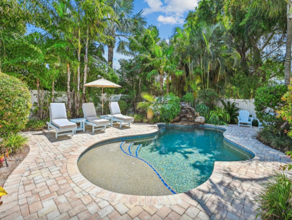 Holmes Beach Private Pool with Stroll to the Beach